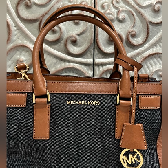 Authentic MICHAEL KORS Dillon Blue Denim Satchel VGC! - Picture 3 of 13